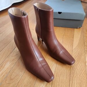 Size 6 Loft soft faux leather ankle boots